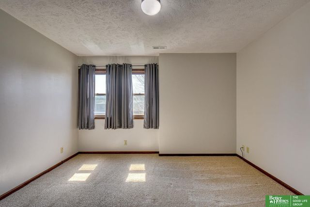 1002 N Beadle Street, Papillion, NE 68046