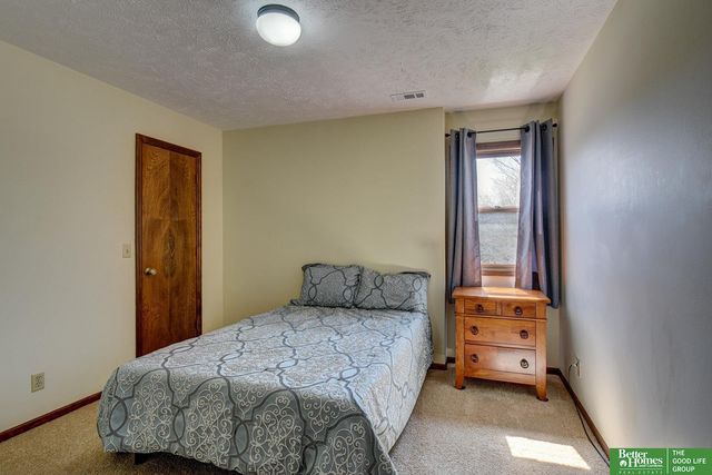 1002 N Beadle Street, Papillion, NE 68046