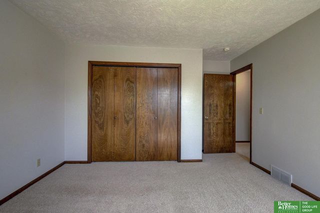 1002 N Beadle Street, Papillion, NE 68046