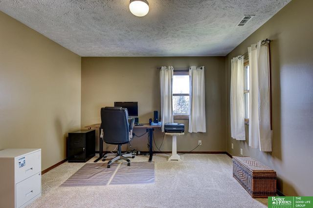 1002 N Beadle Street, Papillion, NE 68046