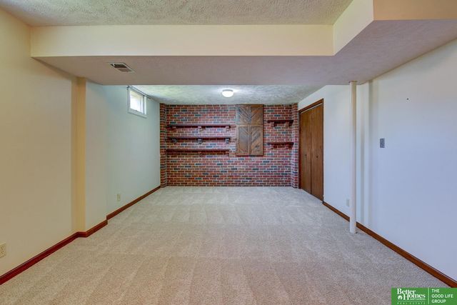 1002 N Beadle Street, Papillion, NE 68046