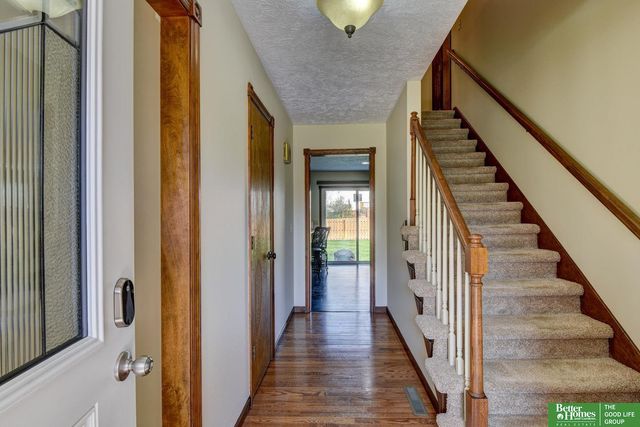 1002 N Beadle Street, Papillion, NE 68046