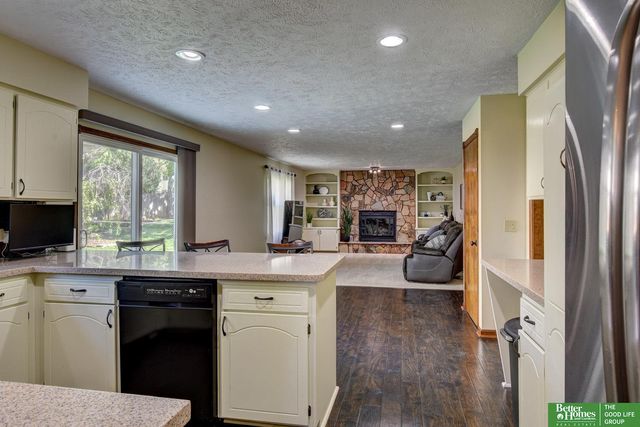 1002 N Beadle Street, Papillion, NE 68046