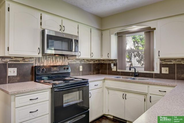 1002 N Beadle Street, Papillion, NE 68046