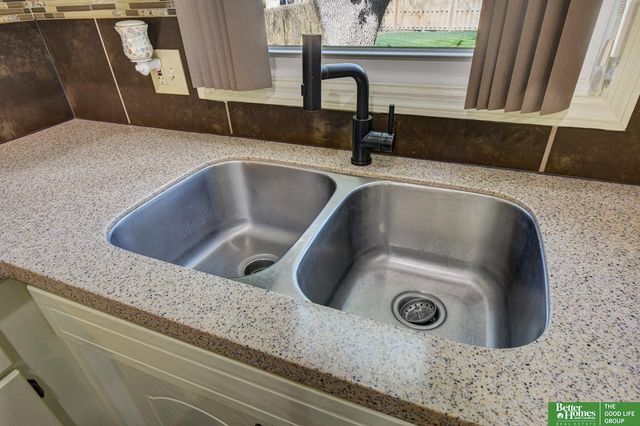 1002 N Beadle Street, Papillion, NE 68046