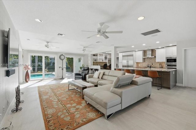 2662 NE 3rd St, Pompano Beach, FL 33062