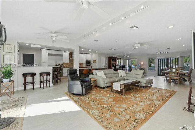 2662 NE 3rd St, Pompano Beach, FL 33062