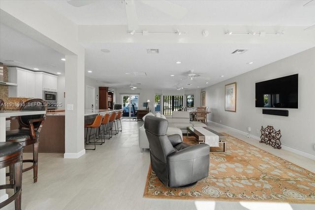 2662 NE 3rd St, Pompano Beach, FL 33062