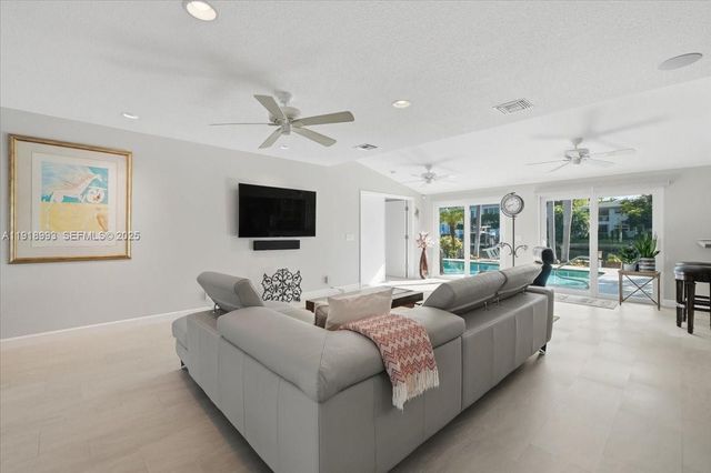 2662 NE 3rd St, Pompano Beach, FL 33062