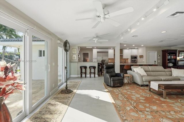 2662 NE 3rd St, Pompano Beach, FL 33062