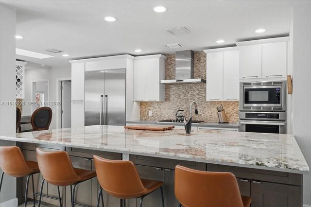 2662 NE 3rd St, Pompano Beach, FL 33062