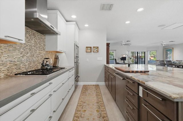 2662 NE 3rd St, Pompano Beach, FL 33062