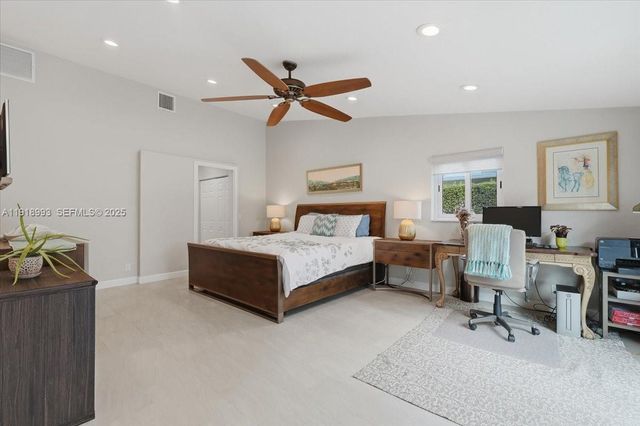 2662 NE 3rd St, Pompano Beach, FL 33062