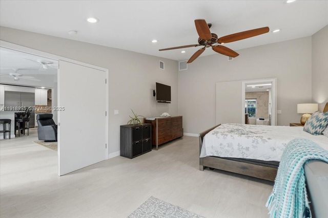 2662 NE 3rd St, Pompano Beach, FL 33062