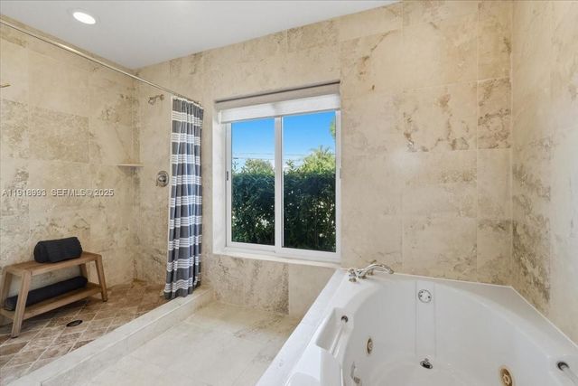 2662 NE 3rd St, Pompano Beach, FL 33062