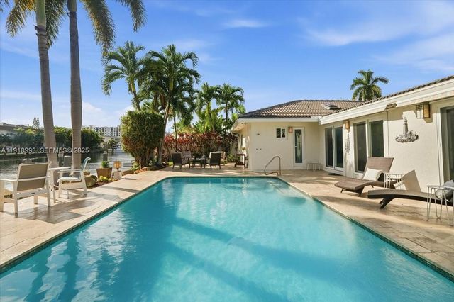 2662 NE 3rd St, Pompano Beach, FL 33062