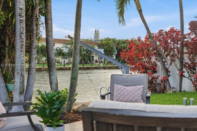 2662 NE 3rd St, Pompano Beach, FL 33062