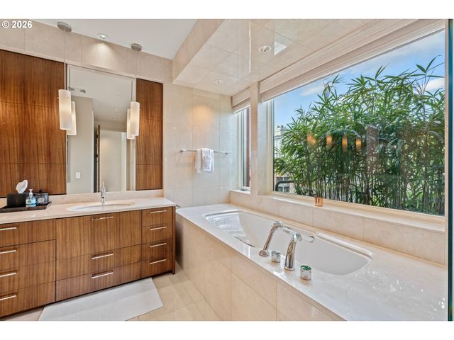 710 Nw 13TH Ave PH-2, Portland, OR 97209