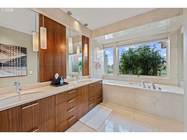 710 Nw 13TH Ave PH-2, Portland, OR 97209