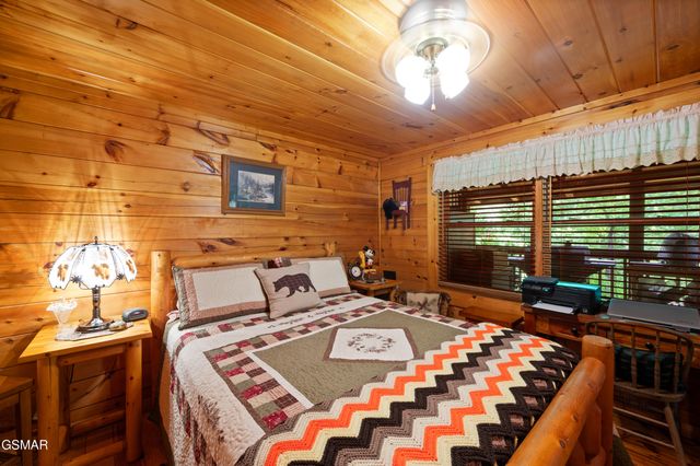 3209 Bear Country Way, Sevierville, TN 37876