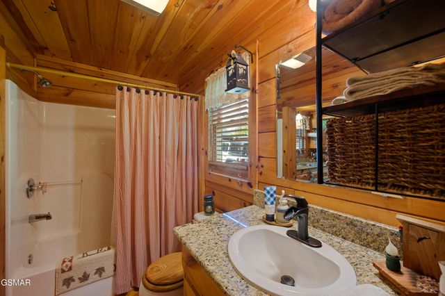 3209 Bear Country Way, Sevierville, TN 37876