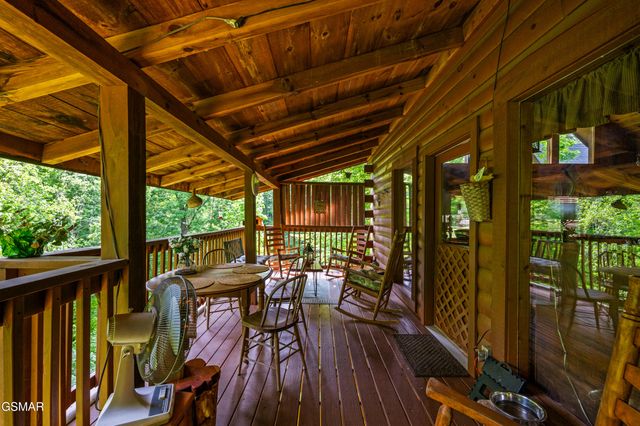 3209 Bear Country Way, Sevierville, TN 37876