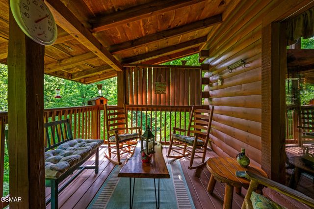 3209 Bear Country Way, Sevierville, TN 37876