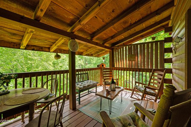 3209 Bear Country Way, Sevierville, TN 37876