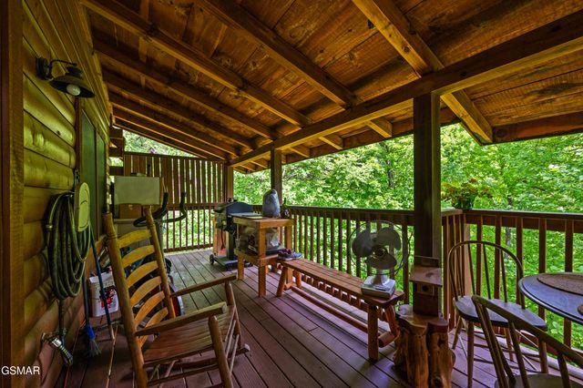 3209 Bear Country Way, Sevierville, TN 37876