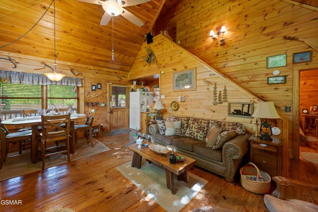 3209 Bear Country Way, Sevierville, TN 37876