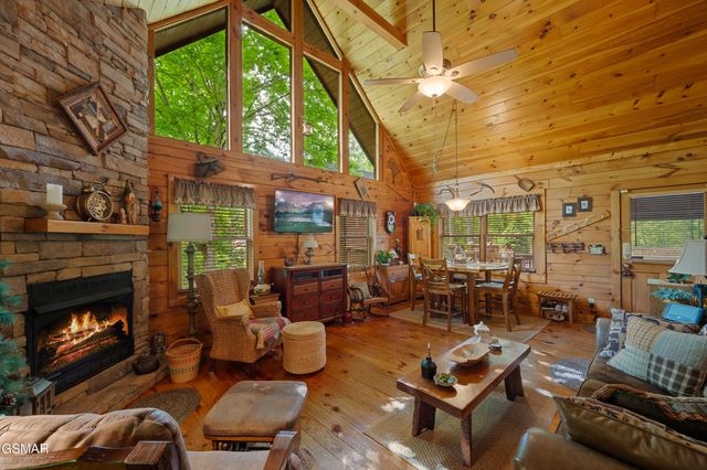 3209 Bear Country Way, Sevierville, TN 37876