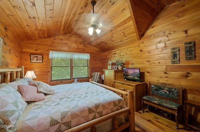 3209 Bear Country Way, Sevierville, TN 37876