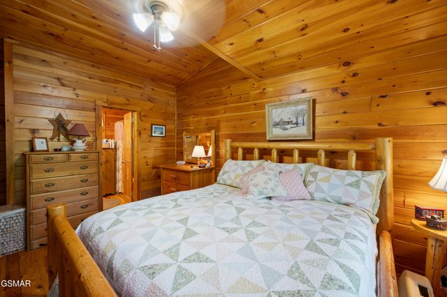 3209 Bear Country Way, Sevierville, TN 37876