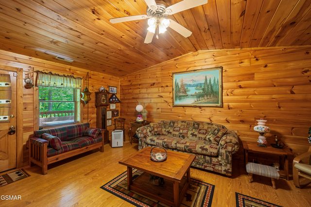 3209 Bear Country Way, Sevierville, TN 37876