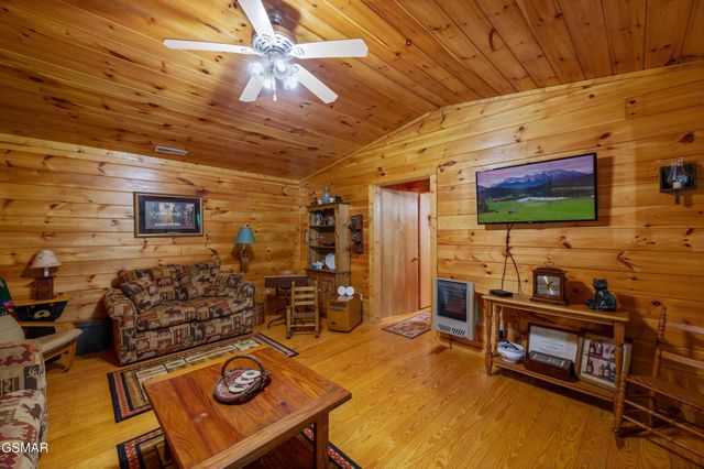 3209 Bear Country Way, Sevierville, TN 37876
