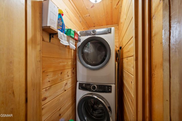 3209 Bear Country Way, Sevierville, TN 37876