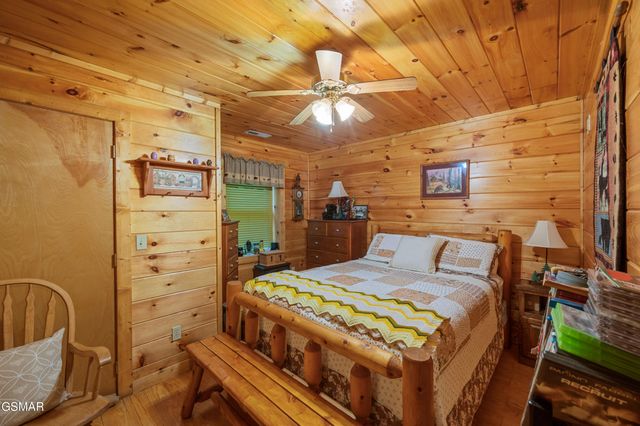 3209 Bear Country Way, Sevierville, TN 37876