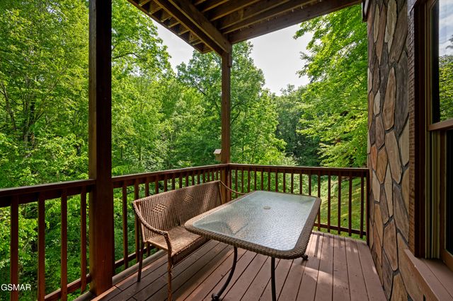 3209 Bear Country Way, Sevierville, TN 37876