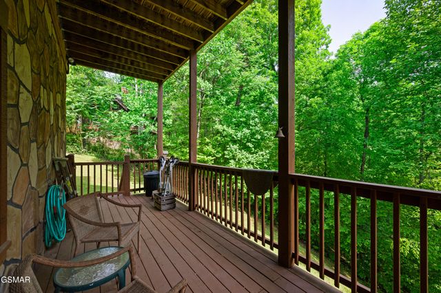 3209 Bear Country Way, Sevierville, TN 37876