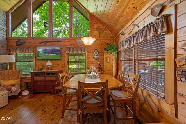 3209 Bear Country Way, Sevierville, TN 37876