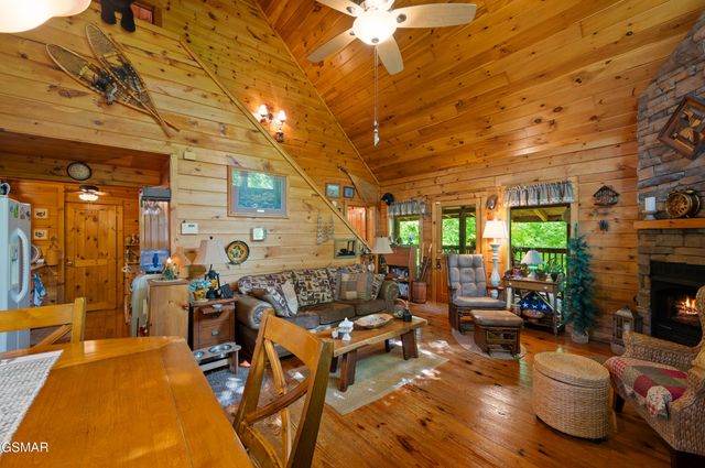 3209 Bear Country Way, Sevierville, TN 37876