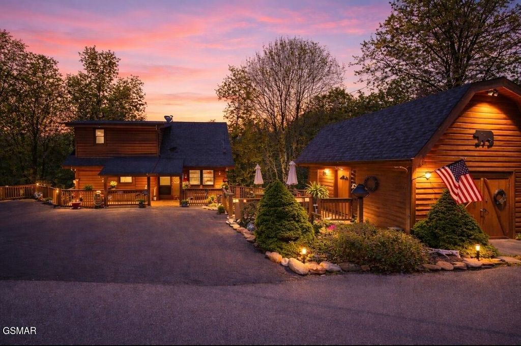 3209 Bear Country Way, Sevierville, TN 37876