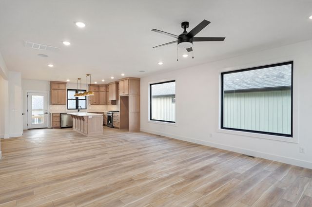 3032 W Allen Drive, Springfield, MO 65810