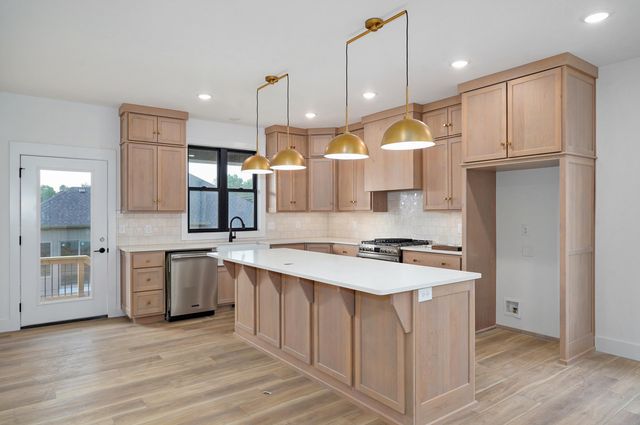 3032 W Allen Drive, Springfield, MO 65810