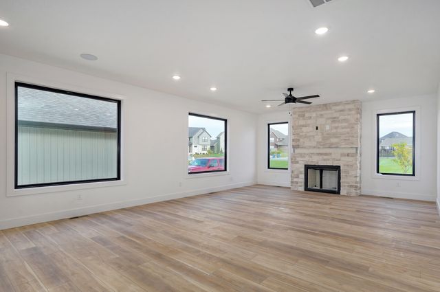 3032 W Allen Drive, Springfield, MO 65810