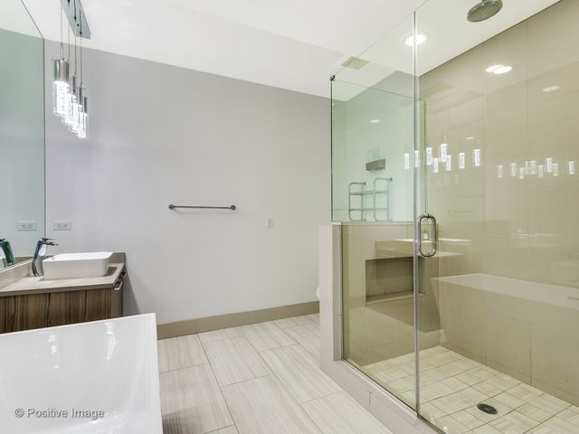 1617 W Grand Avenue 2W, Chicago, IL 60622
