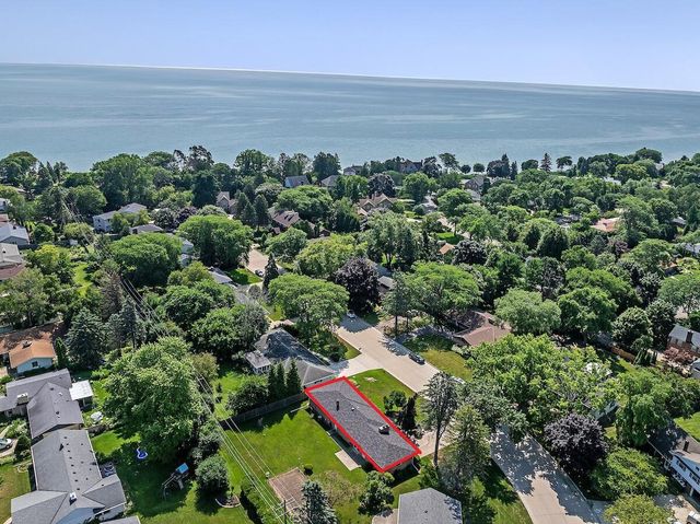 3759 North Bay DRIVE, Racine, WI 53402