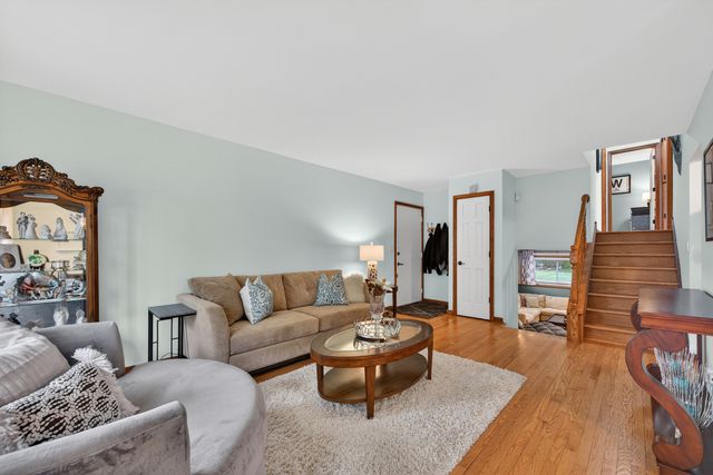 1016 S Haddow Avenue, Arlington Heights, IL 60005