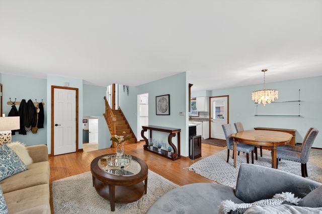 1016 S Haddow Avenue, Arlington Heights, IL 60005
