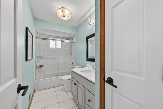 1016 S Haddow Avenue, Arlington Heights, IL 60005
